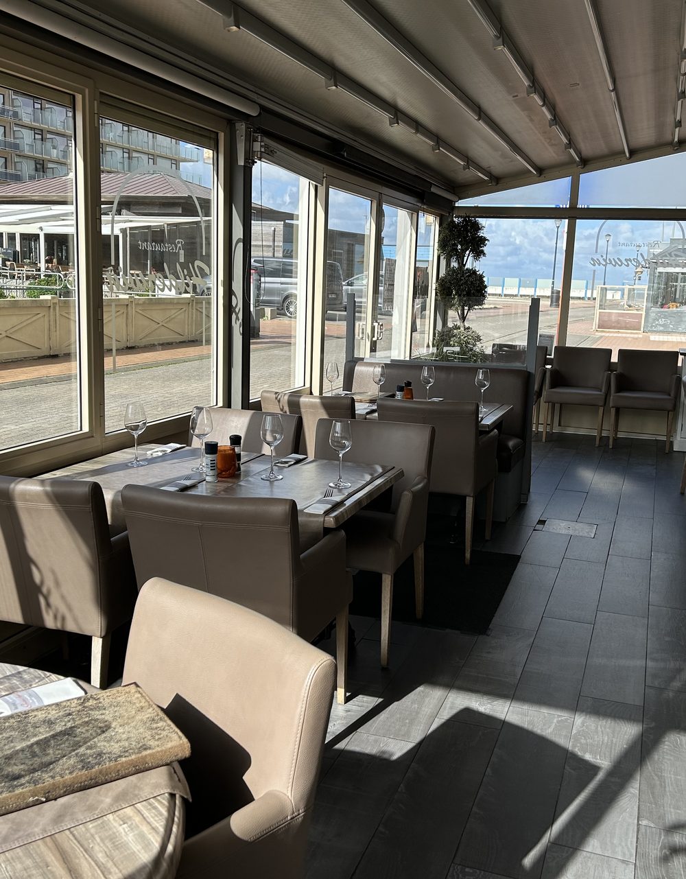 The Hilderwin dining room, overlooking the "tennisput"
